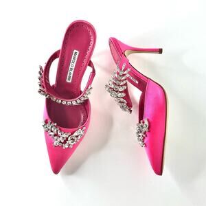 NWOT Manolo Blahnik Lurum Fuchsia Crystal Embellished Mules Pumps